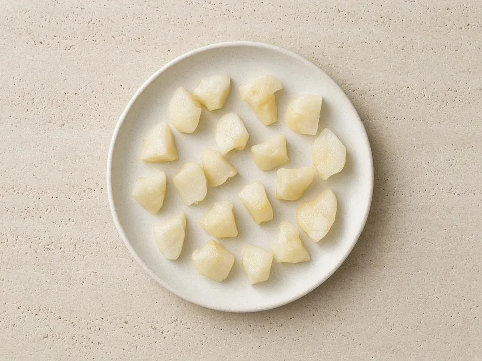 Apple for 9 months+: small soft-cooked pieces