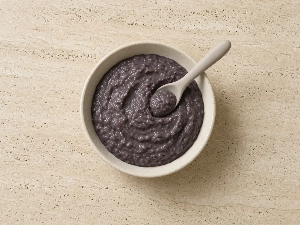 Black beans for 6 months+: smooth mash or bean fingers