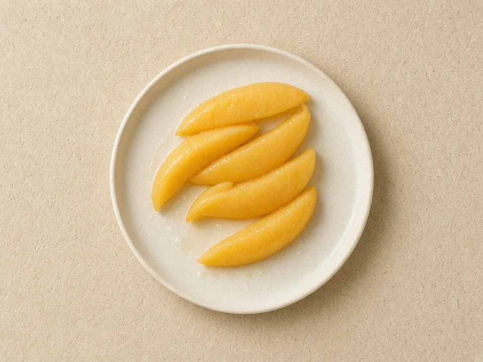 Canned peaches for 6 months+: drained strips or mash