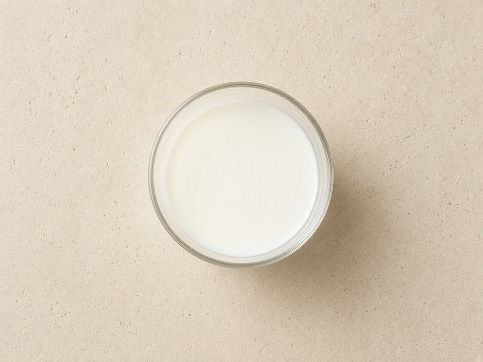 Cow's milk for 3 years+: family milk in a cup