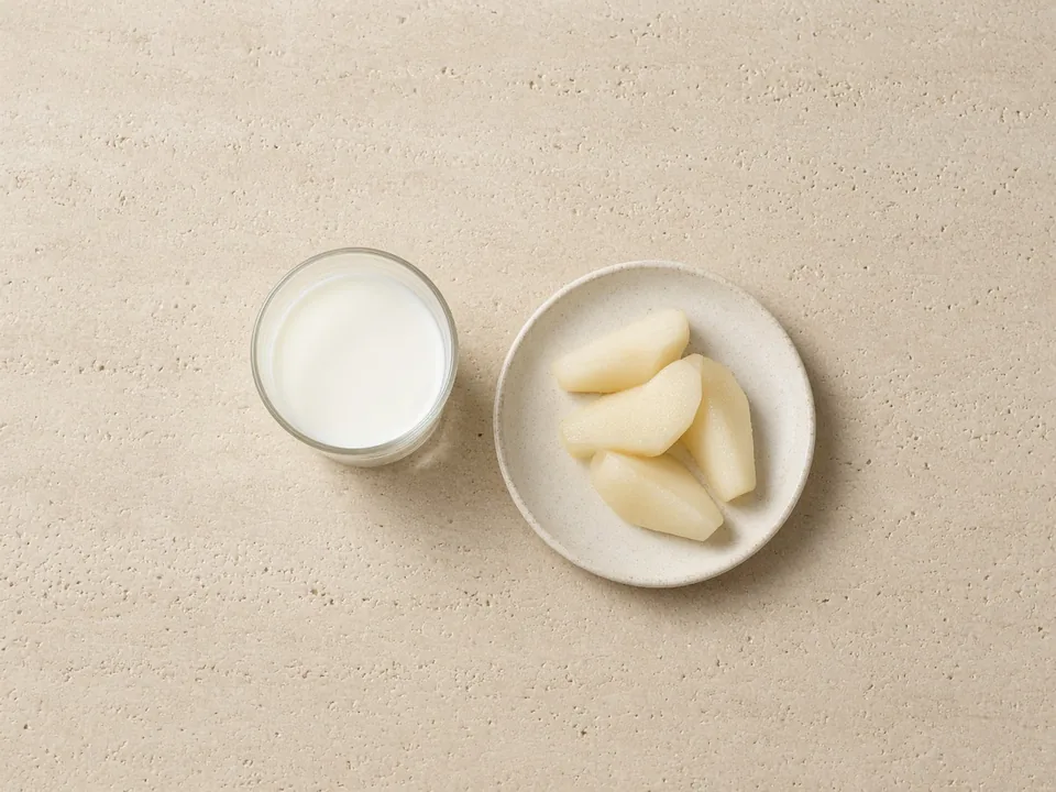 Goats' milk for 2 years+: plain milk in a cup