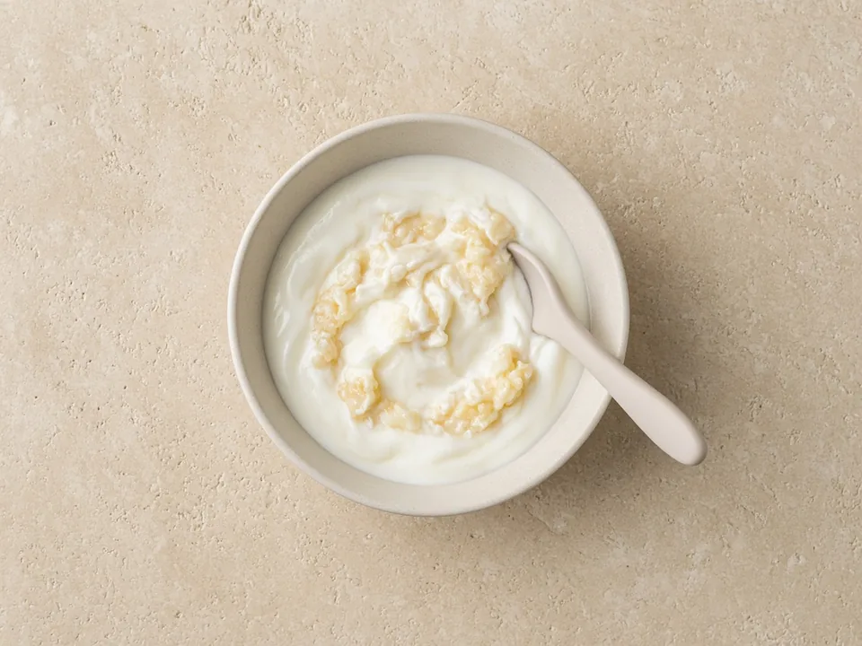 Greek yogurt for 9 months+: spoonfuls, plain or with soft fruit