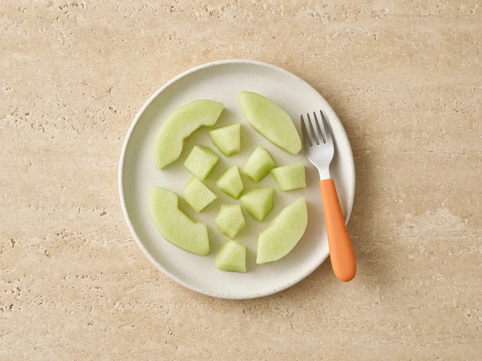 Honeydew for 18 months+: pieces, thin slices or in fruit salad