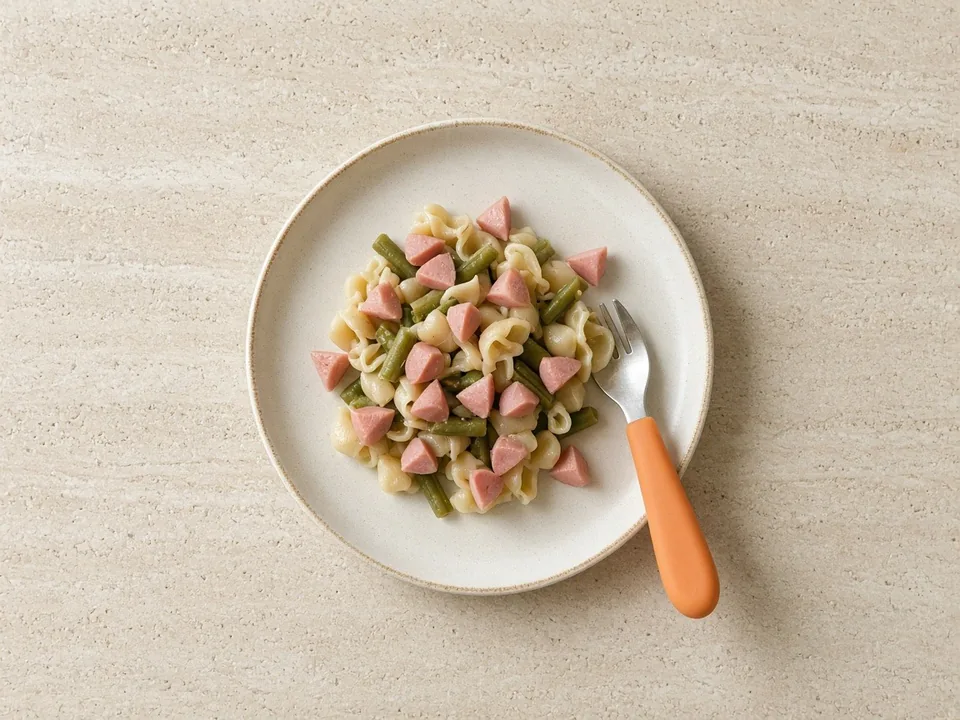 Hot dog for 3 years+: lengthwise strips, cut short