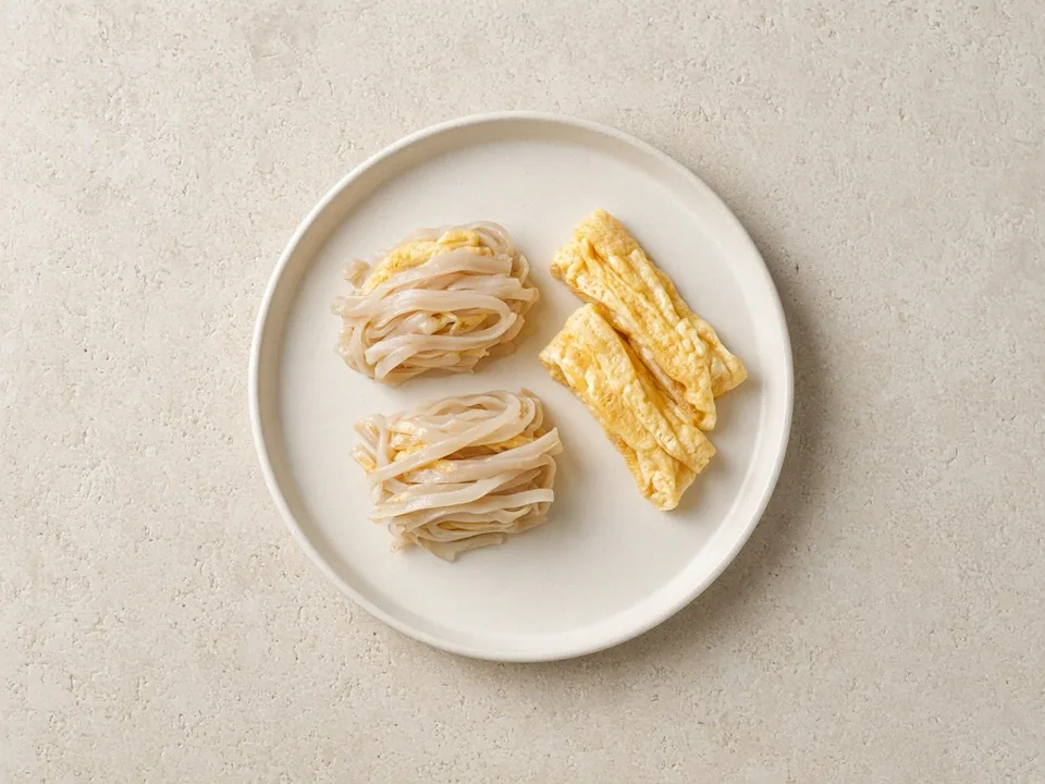 Pad thai for 6 months+: short soft noodles with egg and ground peanut