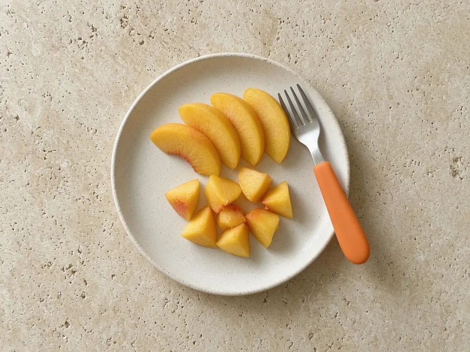 Peach for 18 months+: pieces, slices or in dishes