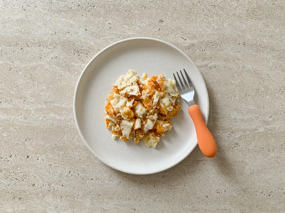 Quesadilla for 9 months+: small soft pieces or thin strips