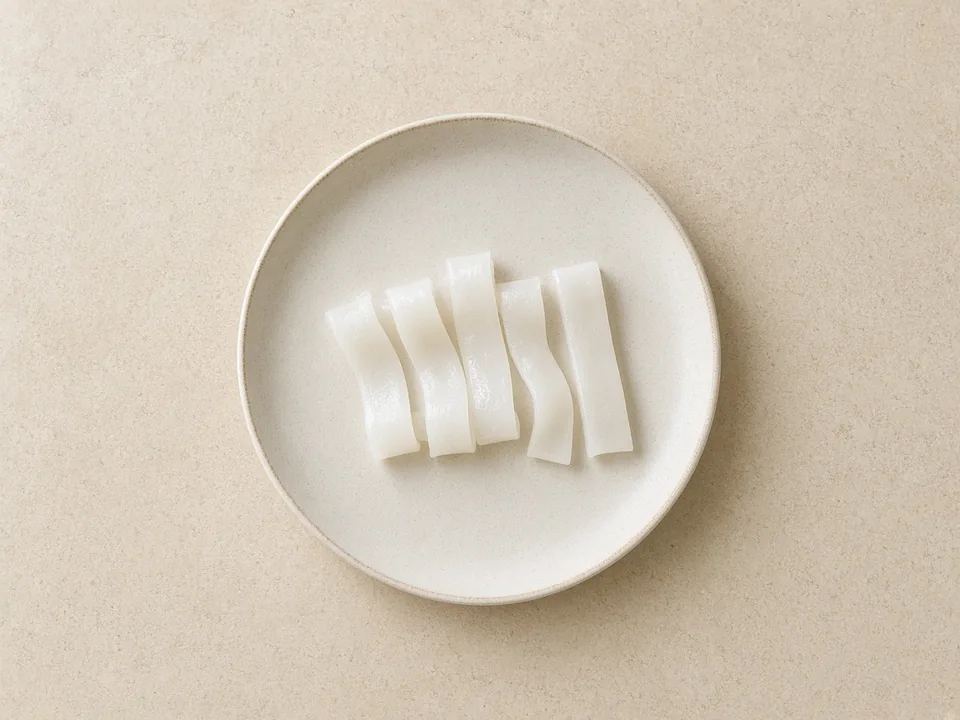 Rice noodles for 6 months+: a small bundle of soft noodles