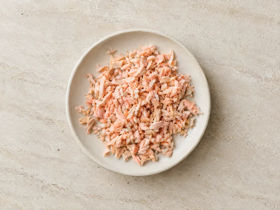 Salmon for 9 months+: small flakes