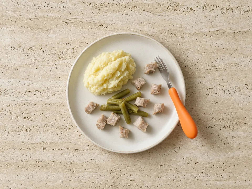 Sausage for 3 years+: lengthwise strips, cut short