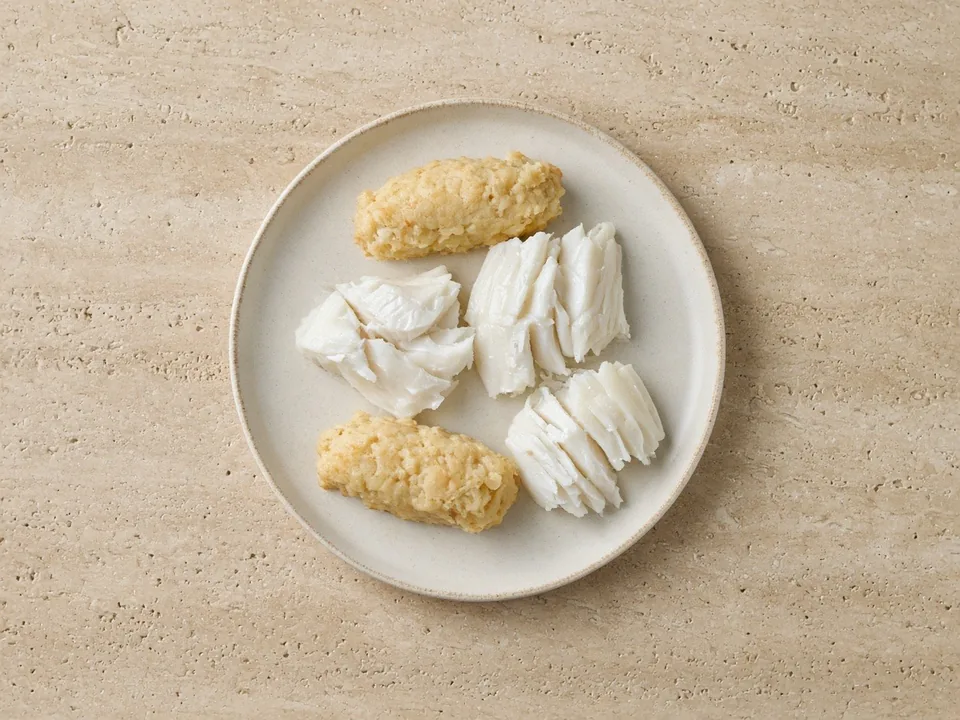 Sea bass for 6 months+: soft flakes or fish cakes