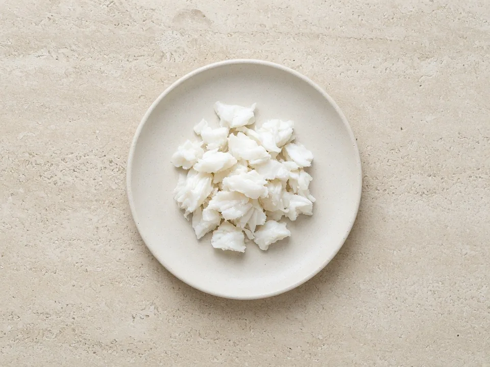 Sea bass for 9 months+: small flakes