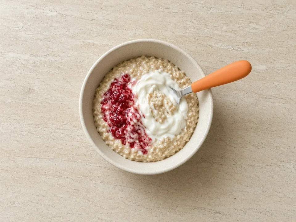 Skyr for 12 months+: bowl of skyr with fruit