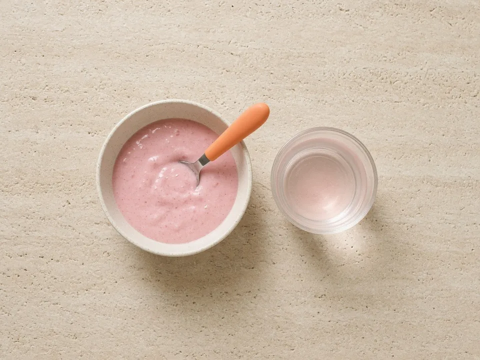 Smoothie for 12 months+: bowl and spoon, or a diluted drink with a meal