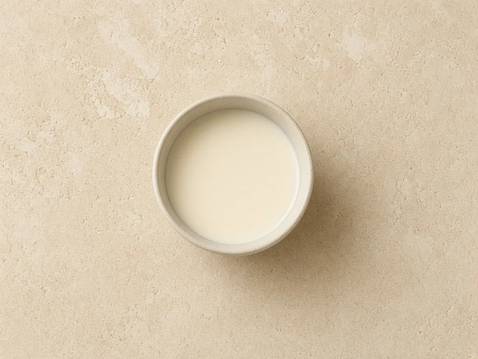 Soy milk for 2 years+: plain soy drink in a cup