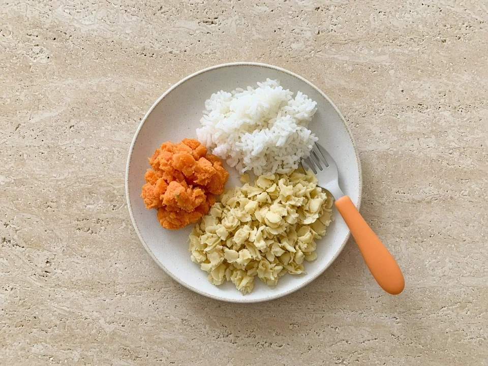 Soybeans for 12 months+: flattened or mashed, or in dishes