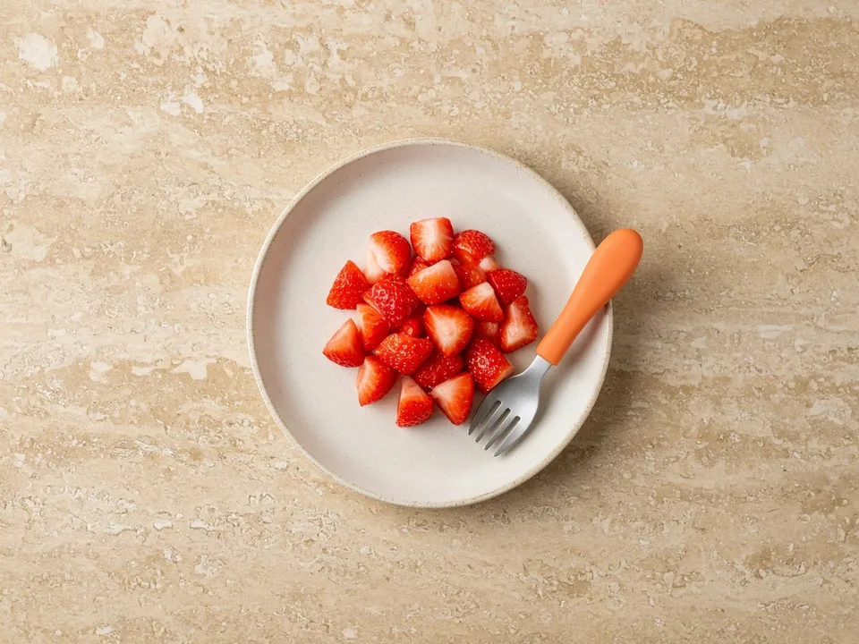 Strawberries for 18 months+: pieces, slices or in dishes