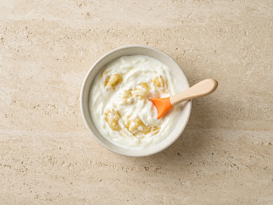 Yogurt for 9 months+: spoonfuls, plain or with soft fruit